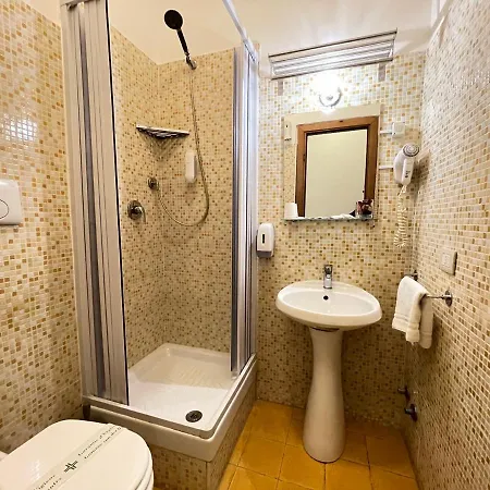 Πανσιόν Holidays Otranto 3*